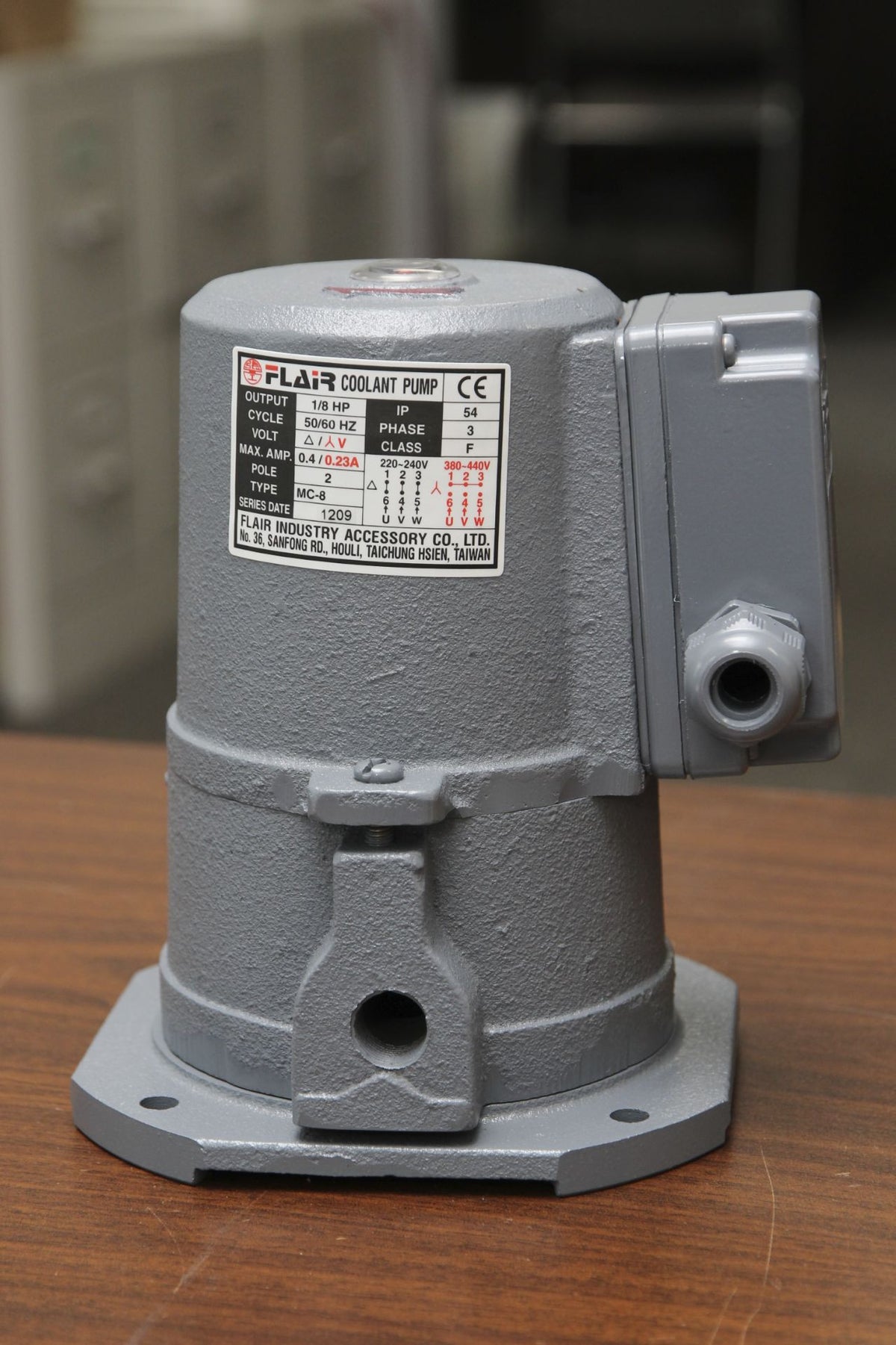 1/8 HP Cast Iron Suction-type Coolant Pump, 220V/440V,3PH, 3/8"outlet, MC-8000-3