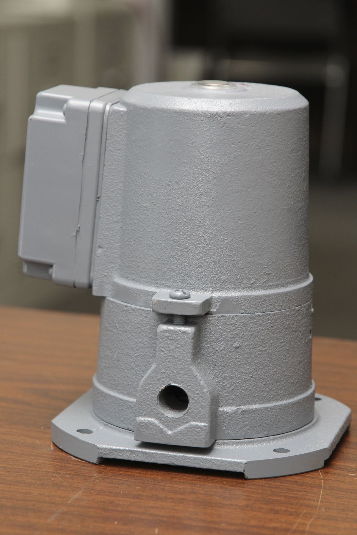 1/8 HP Cast Iron Suction-type Coolant Pump, 220V/440V,3PH, 3/8"outlet, MC-8000-3