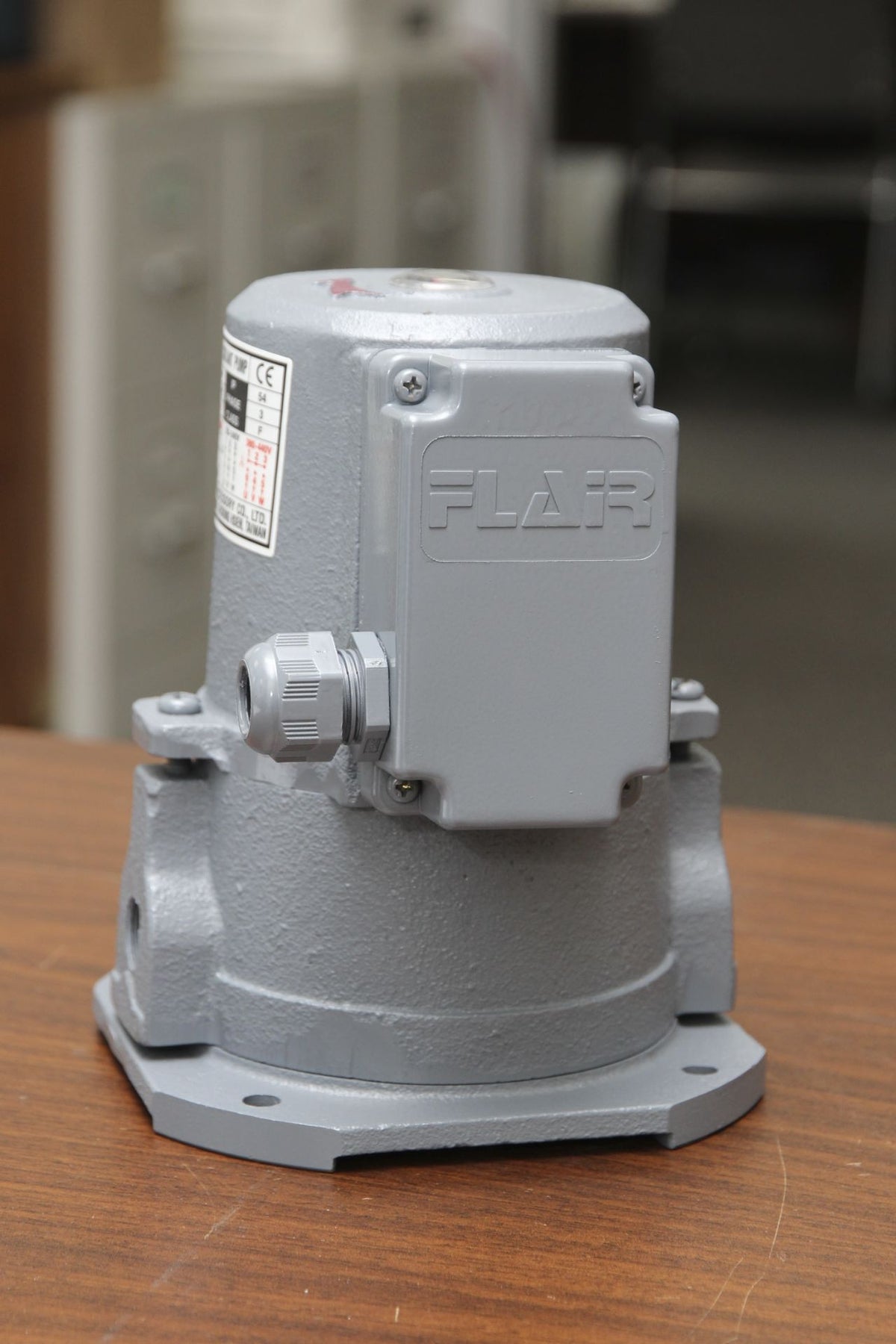 1/8 HP Cast Iron Suction-type Coolant Pump, 220V/440V,3PH, 3/8"outlet, MC-8000-3