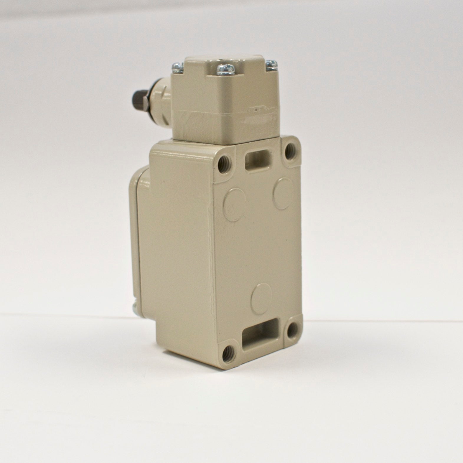Azbil 1LS1-J limit switch, Roller Lever Type (Yamatake) – Eisen