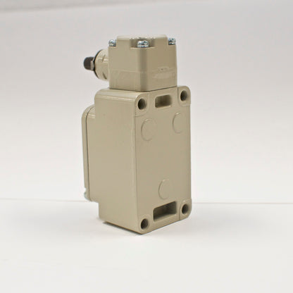 Azbil 1LS1-J limit switch, Roller Lever Type (Yamatake)