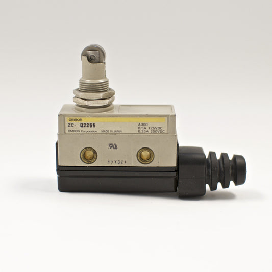 Omron ZC-Q2255 Enclosed Limit Switch, Panel mount roller plunger